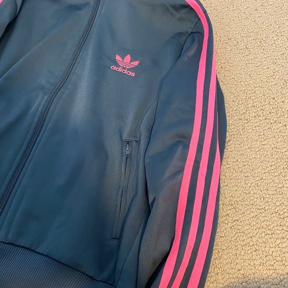 DARK GREY/ PINK STRIPE ADIDAS ZIP UP- Medium - Picture 6 of 7